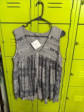 POL Gray Paisley Sleeveless Tank Top